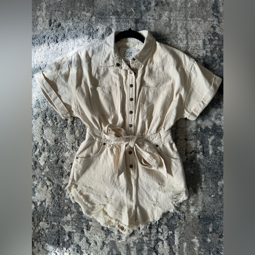 Urban Outfitters BDG Devin Distressed Denim Cream Romper - Picture 5 of 11
